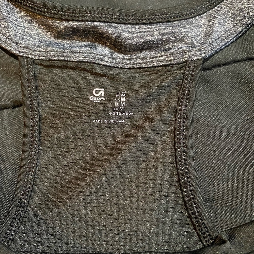 GAP • Medium - Picture 2 of 4